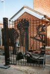 gate2.4_t.gif